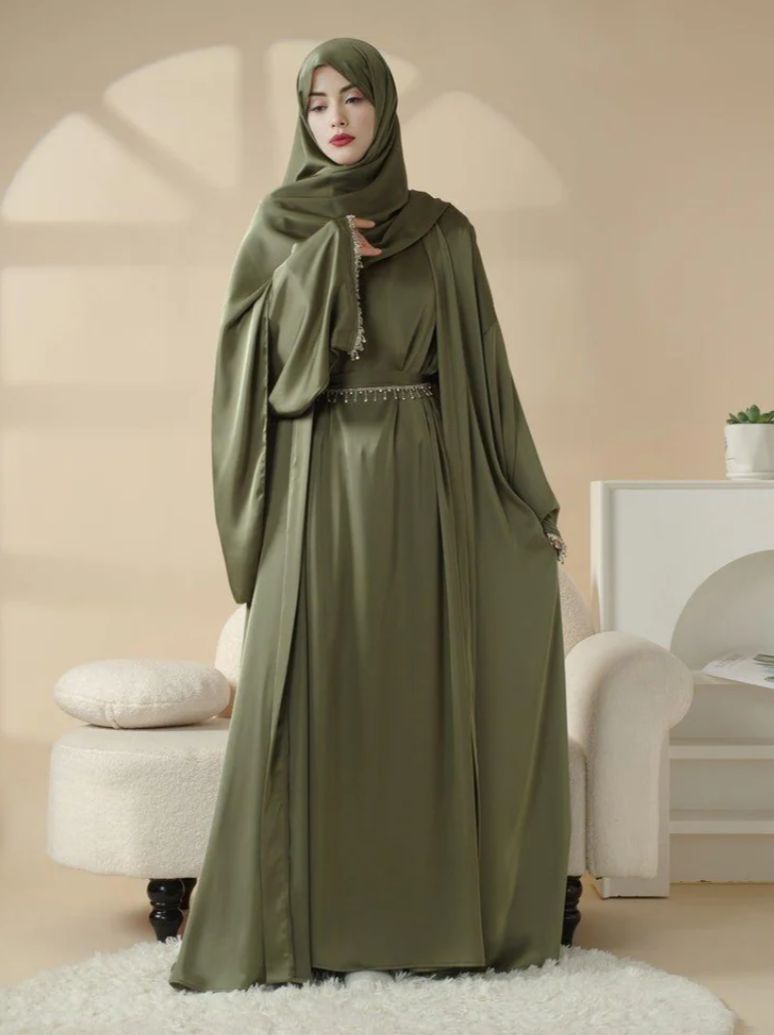 Satin Abaya With Matching Belt Made Of Diamond Tassel
